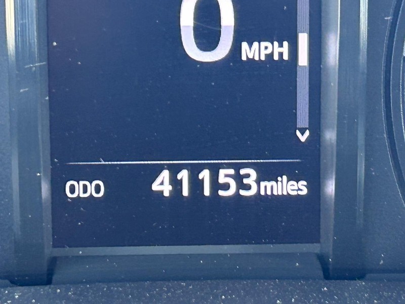 Toyota 4Runner Vehicle Full-screen Gallery Image 18