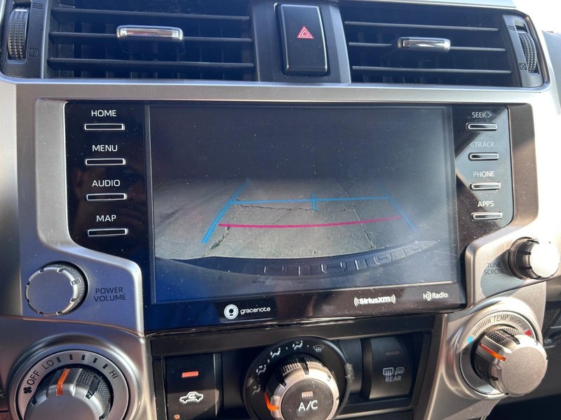 Toyota 4Runner Vehicle Full-screen Gallery Image 19