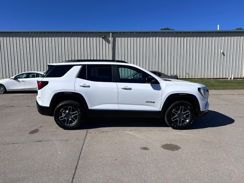 GMC Terrain Vehicle Full-screen Gallery Image 2