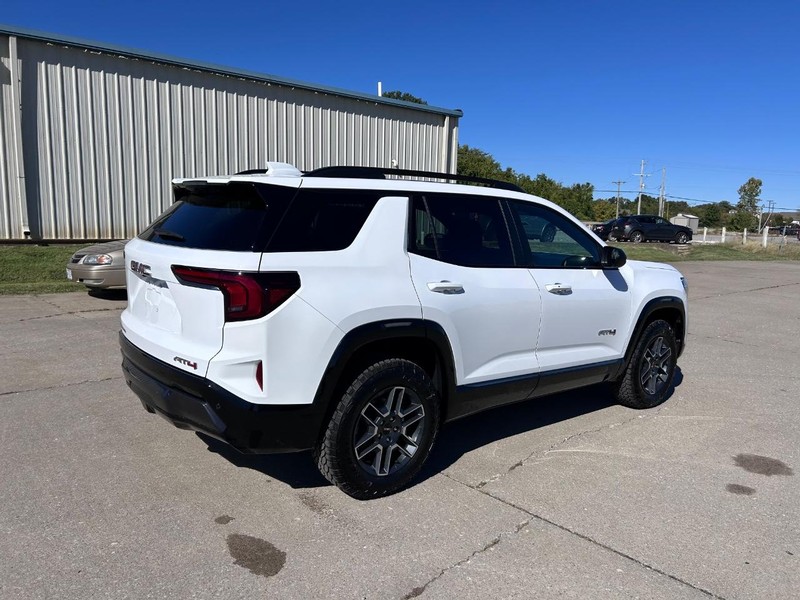 GMC Terrain Vehicle Full-screen Gallery Image 3