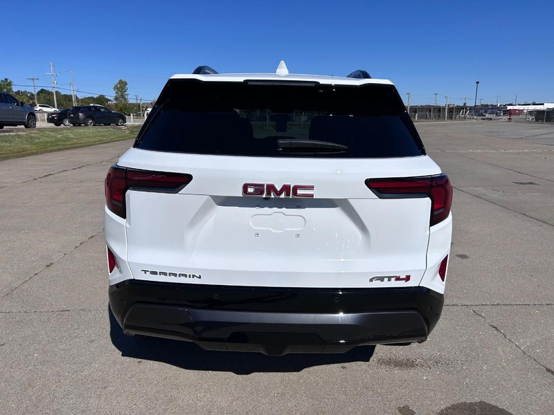 GMC Terrain Vehicle Full-screen Gallery Image 4
