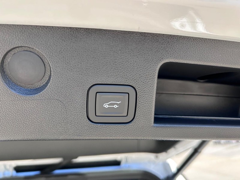 GMC Terrain Vehicle Full-screen Gallery Image 6