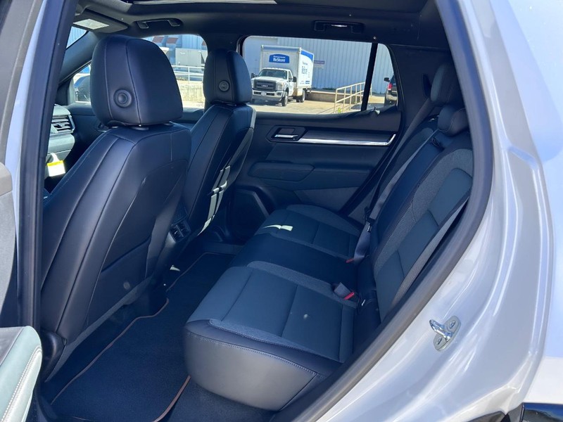 GMC Terrain Vehicle Full-screen Gallery Image 8