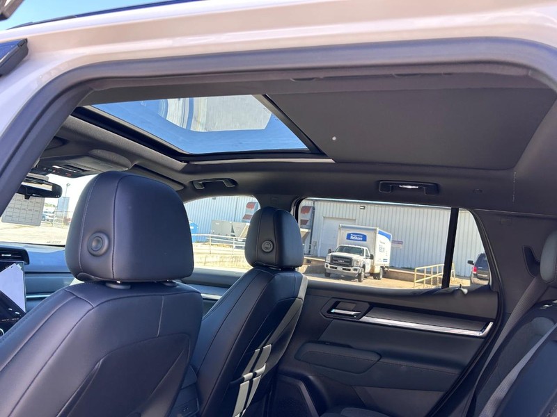 GMC Terrain Vehicle Full-screen Gallery Image 9