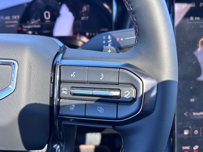 GMC Terrain Vehicle Full-screen Gallery Image 13