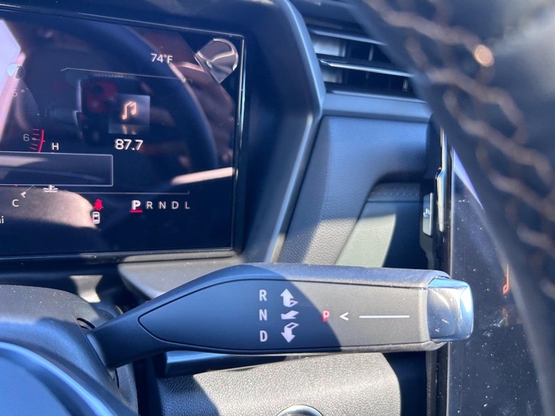 GMC Terrain Vehicle Full-screen Gallery Image 14