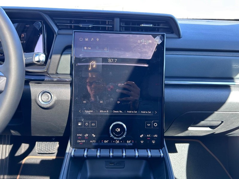 GMC Terrain Vehicle Full-screen Gallery Image 15