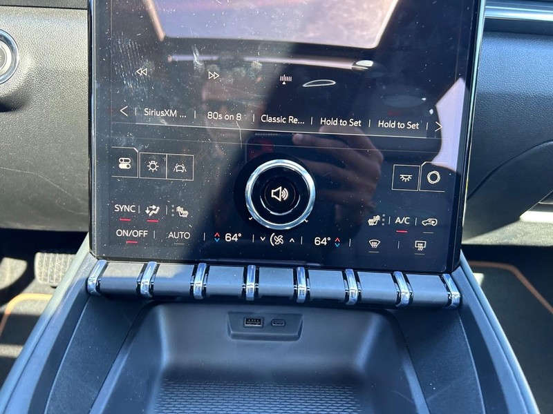 GMC Terrain Vehicle Full-screen Gallery Image 16