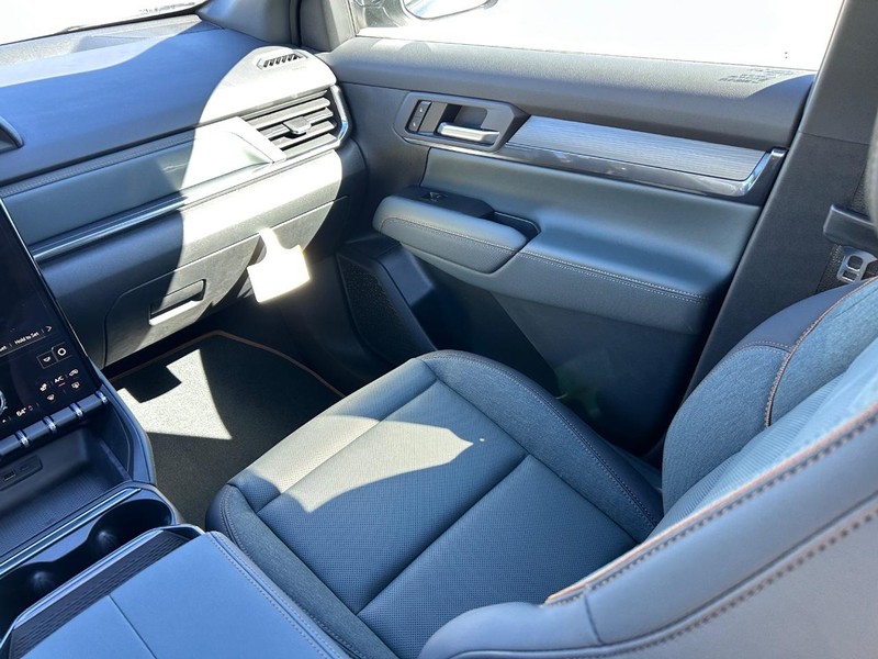 GMC Terrain Vehicle Full-screen Gallery Image 17