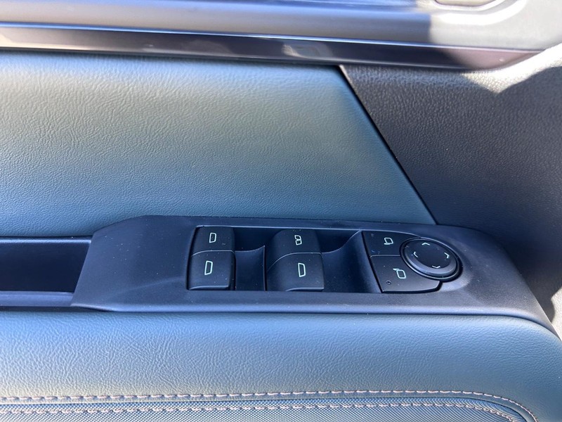 GMC Terrain Vehicle Full-screen Gallery Image 18