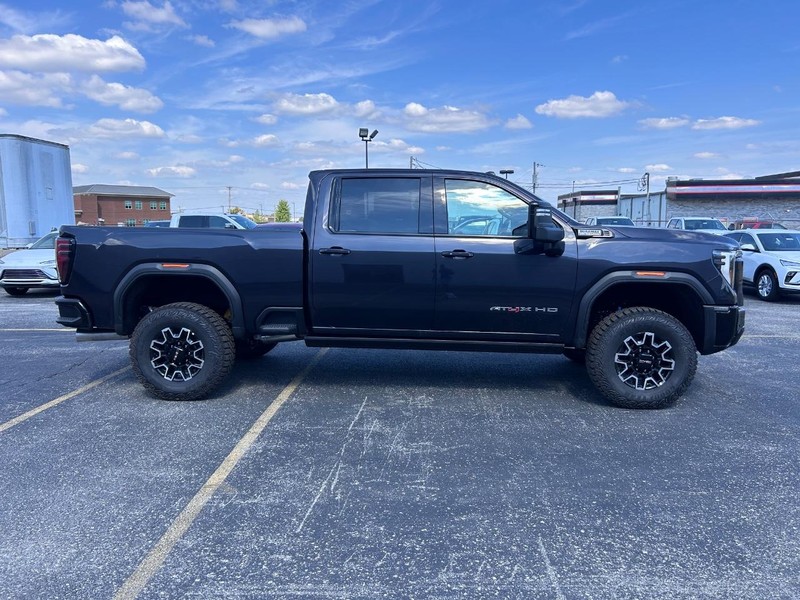 GMC Sierra 2500HD Vehicle Full-screen Gallery Image 2