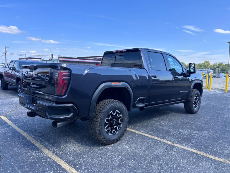 GMC Sierra 2500HD Vehicle Full-screen Gallery Image 3