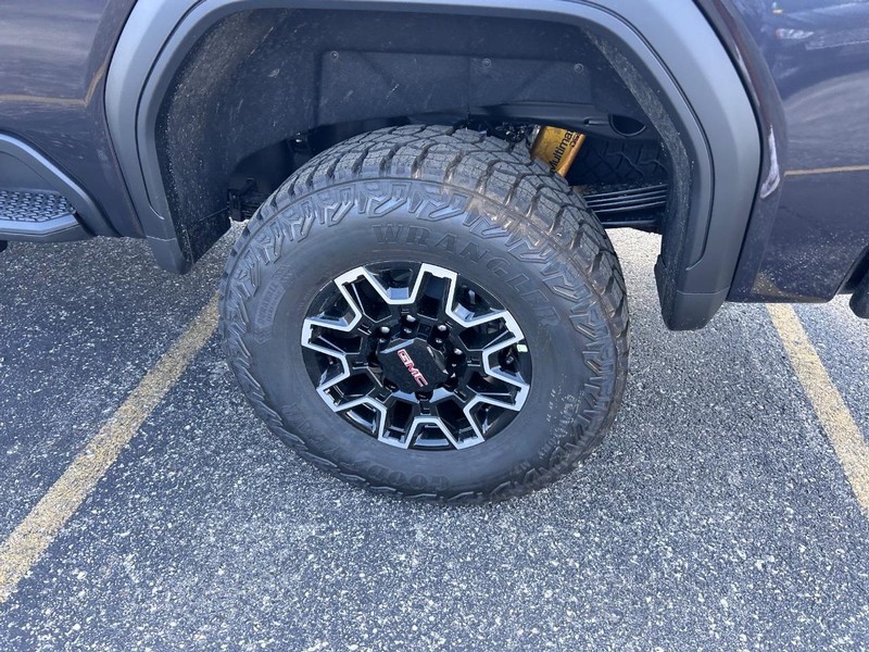 GMC Sierra 2500HD Vehicle Full-screen Gallery Image 6