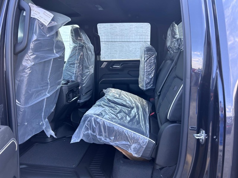 GMC Sierra 2500HD Vehicle Full-screen Gallery Image 7