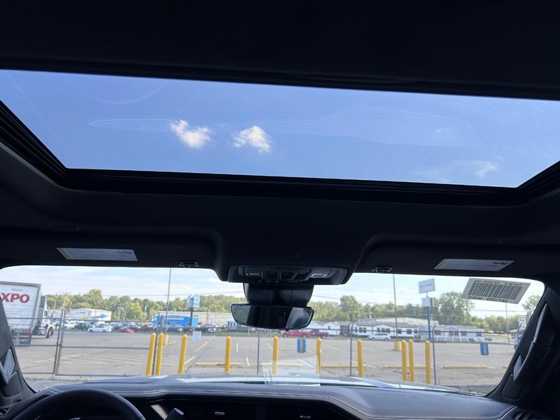 GMC Sierra 2500HD Vehicle Full-screen Gallery Image 8