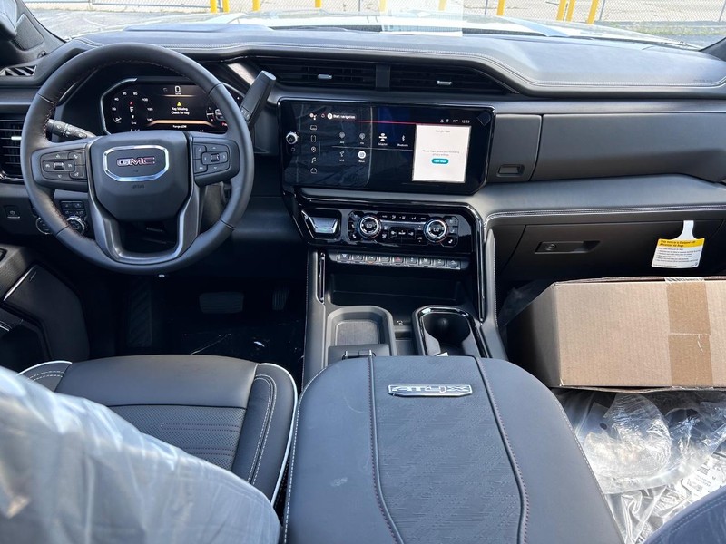 GMC Sierra 2500HD Vehicle Full-screen Gallery Image 9