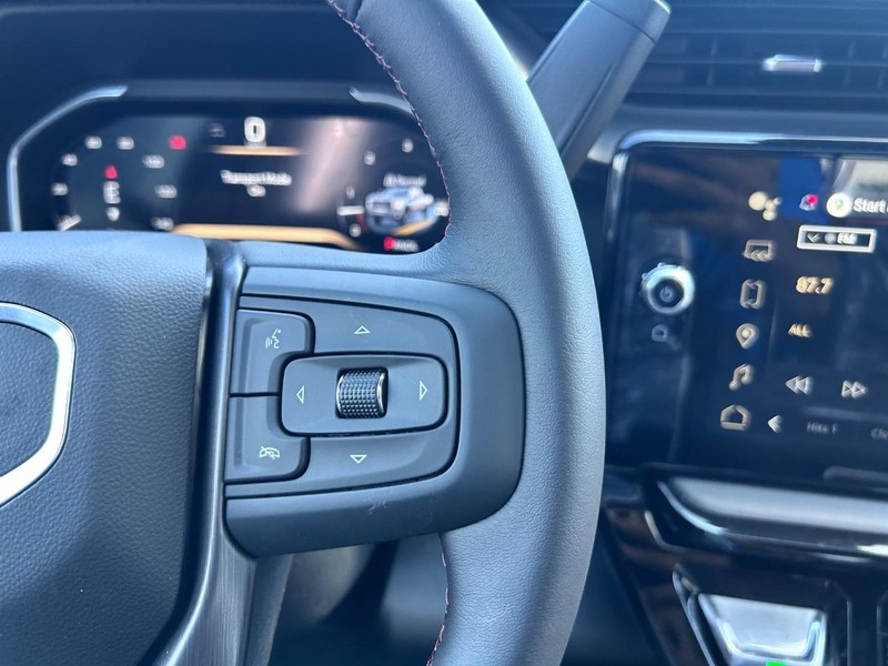 GMC Sierra 2500HD Vehicle Full-screen Gallery Image 12