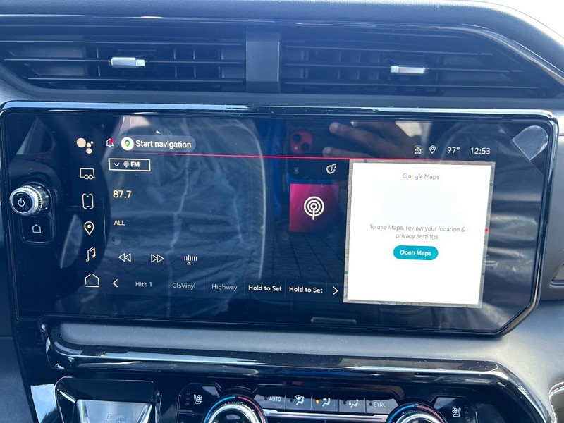 GMC Sierra 2500HD Vehicle Full-screen Gallery Image 13