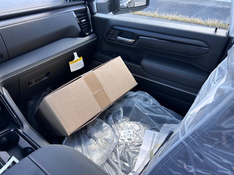 GMC Sierra 2500HD Vehicle Full-screen Gallery Image 15