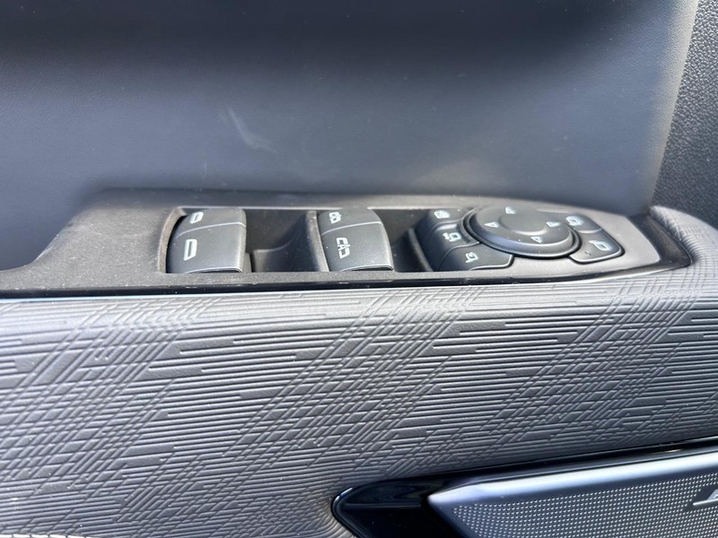 GMC Sierra 2500HD Vehicle Full-screen Gallery Image 16