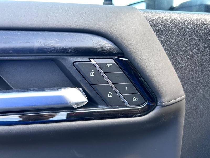 GMC Sierra 2500HD Vehicle Full-screen Gallery Image 17