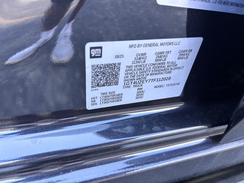 GMC Sierra 2500HD Vehicle Full-screen Gallery Image 21