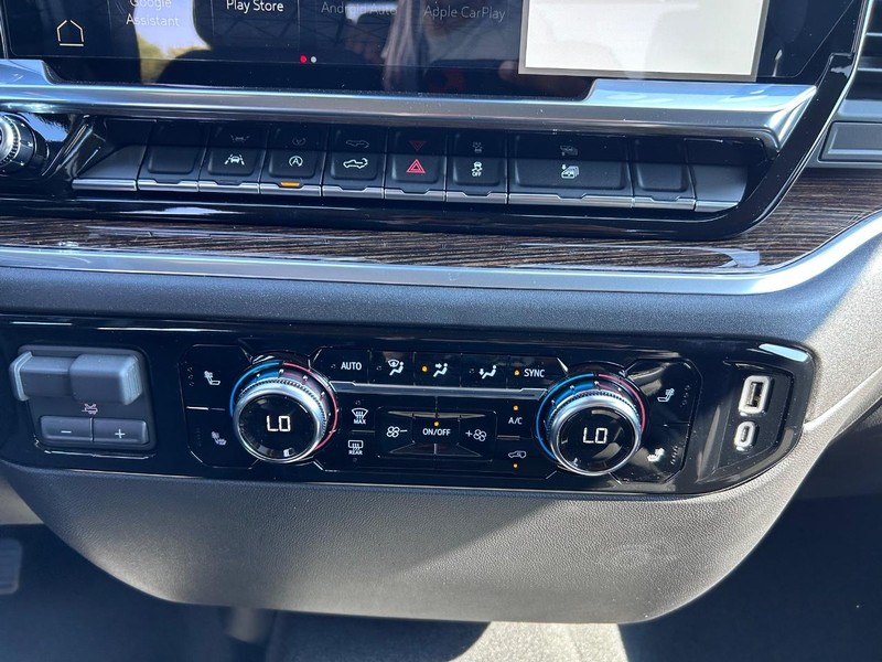 GMC Sierra 1500 Vehicle Full-screen Gallery Image 13