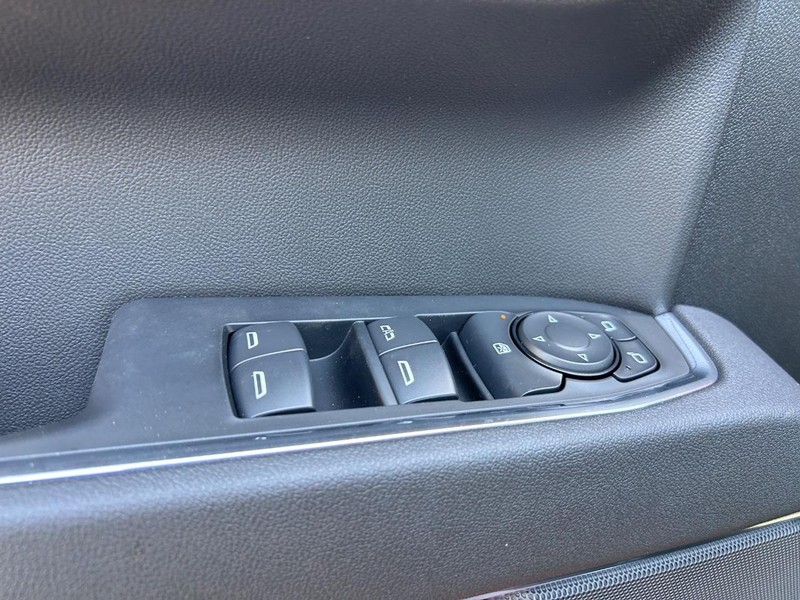 GMC Sierra 1500 Vehicle Full-screen Gallery Image 15