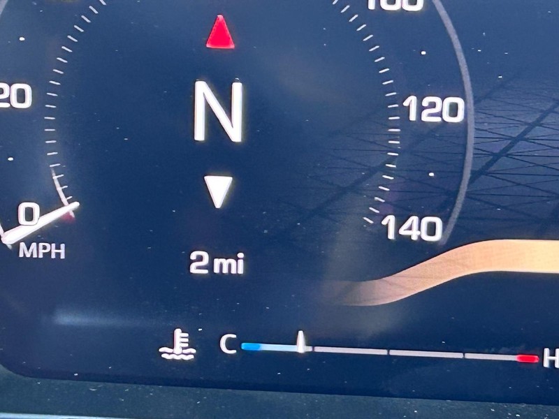 GMC Sierra 1500 Vehicle Full-screen Gallery Image 17