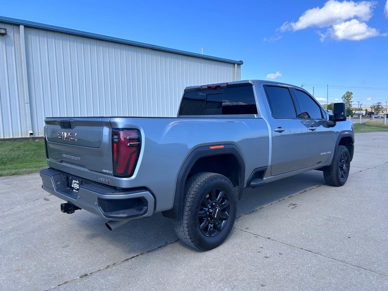 GMC Sierra 2500HD Vehicle Full-screen Gallery Image 3