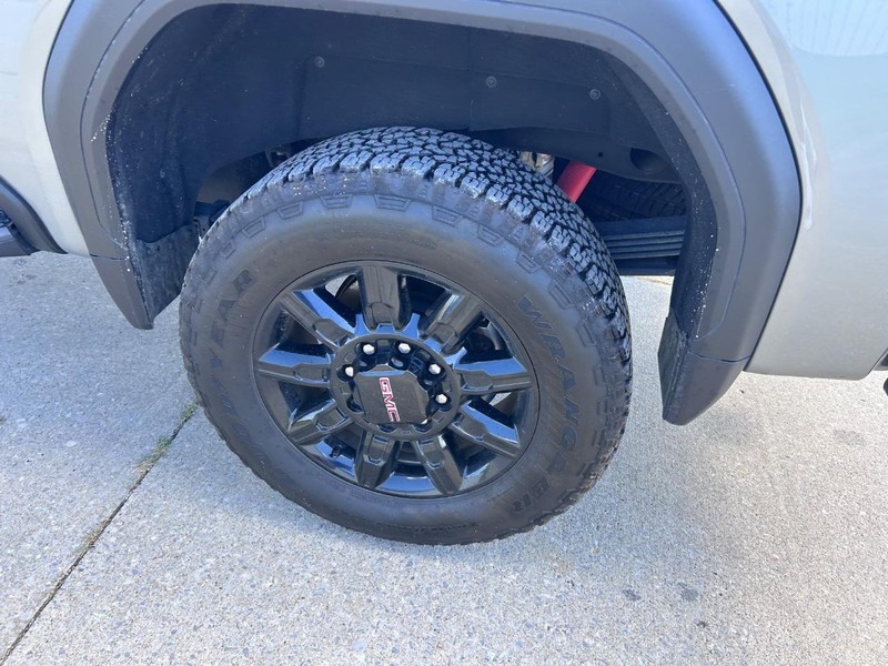 GMC Sierra 2500HD Vehicle Full-screen Gallery Image 6