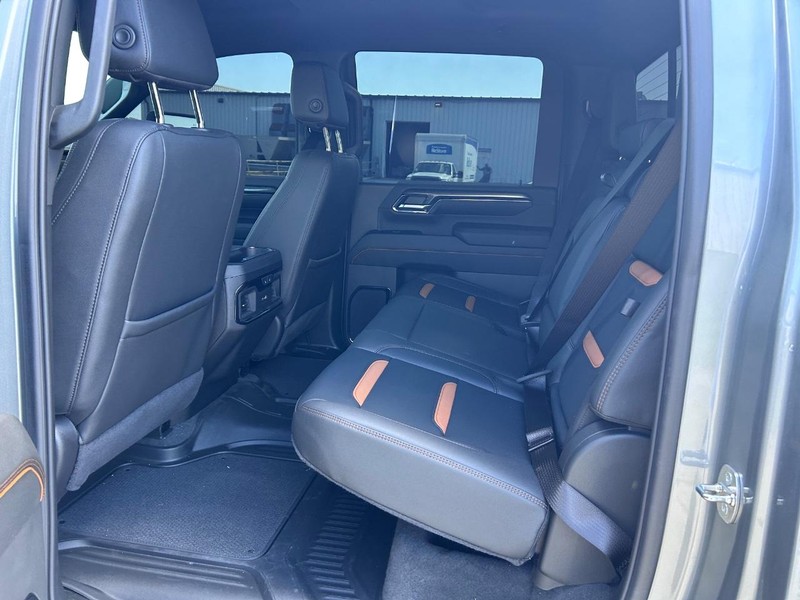 GMC Sierra 2500HD Vehicle Full-screen Gallery Image 7