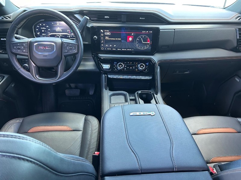 GMC Sierra 2500HD Vehicle Full-screen Gallery Image 8