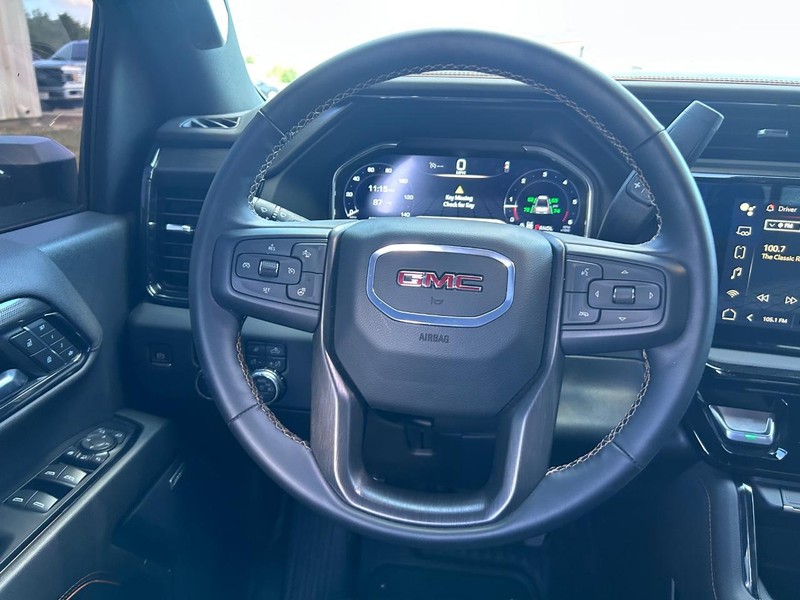 GMC Sierra 2500HD Vehicle Full-screen Gallery Image 9