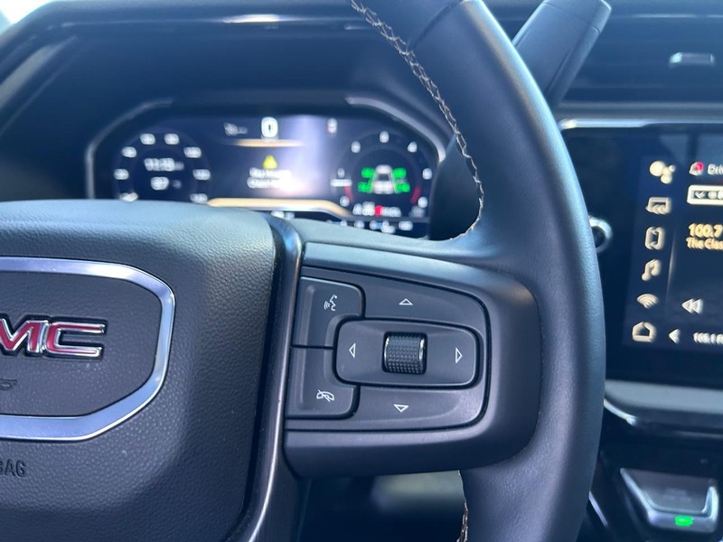 GMC Sierra 2500HD Vehicle Full-screen Gallery Image 11