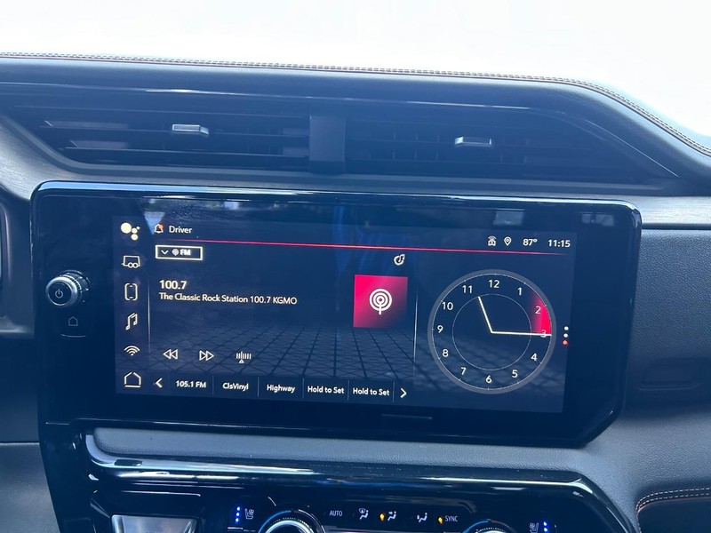 GMC Sierra 2500HD Vehicle Full-screen Gallery Image 12