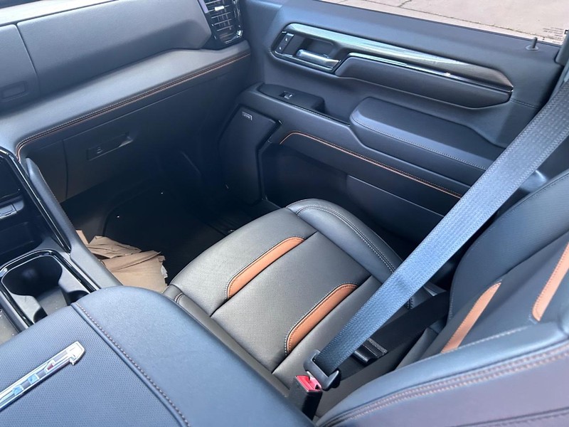 GMC Sierra 2500HD Vehicle Full-screen Gallery Image 14