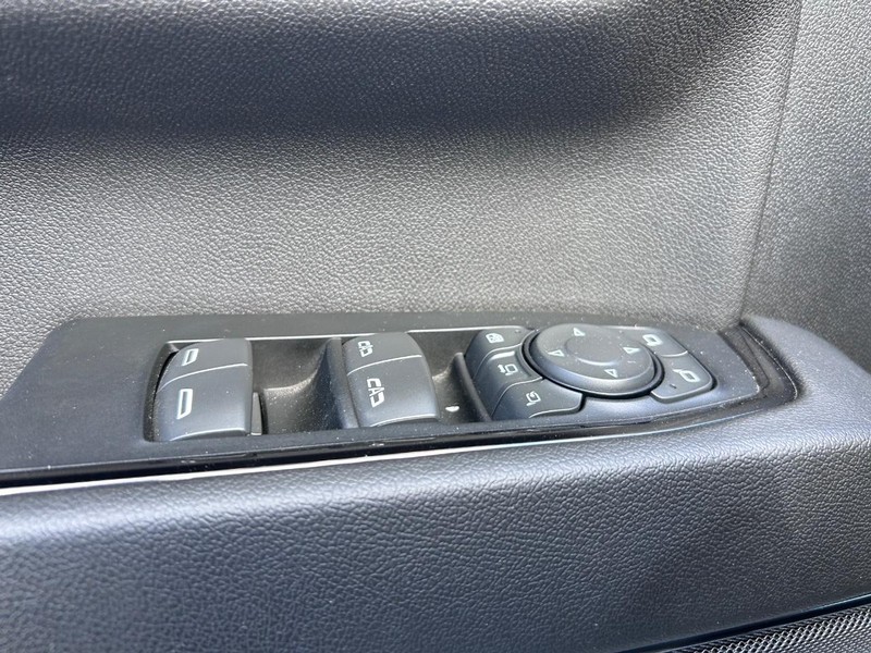 GMC Sierra 2500HD Vehicle Full-screen Gallery Image 15