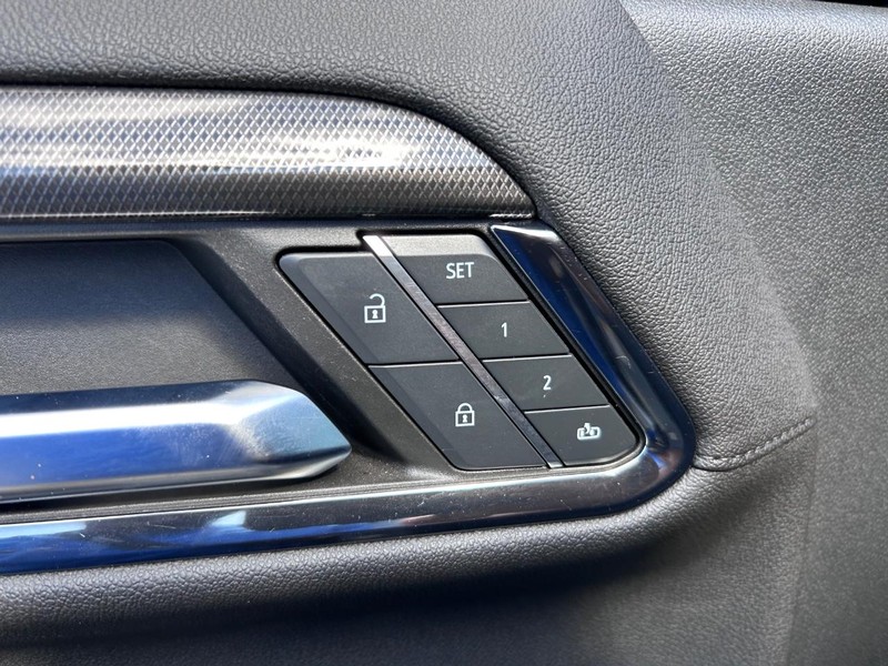 GMC Sierra 2500HD Vehicle Full-screen Gallery Image 16