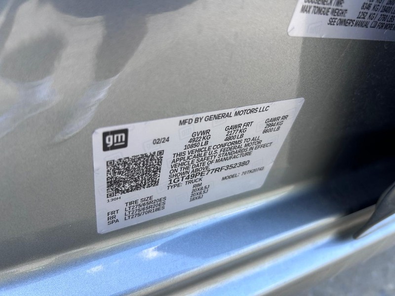 GMC Sierra 2500HD Vehicle Full-screen Gallery Image 20