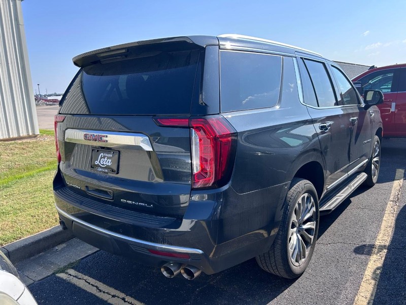 GMC Yukon Vehicle Full-screen Gallery Image 2