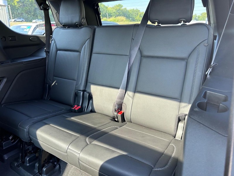 GMC Yukon Vehicle Full-screen Gallery Image 7