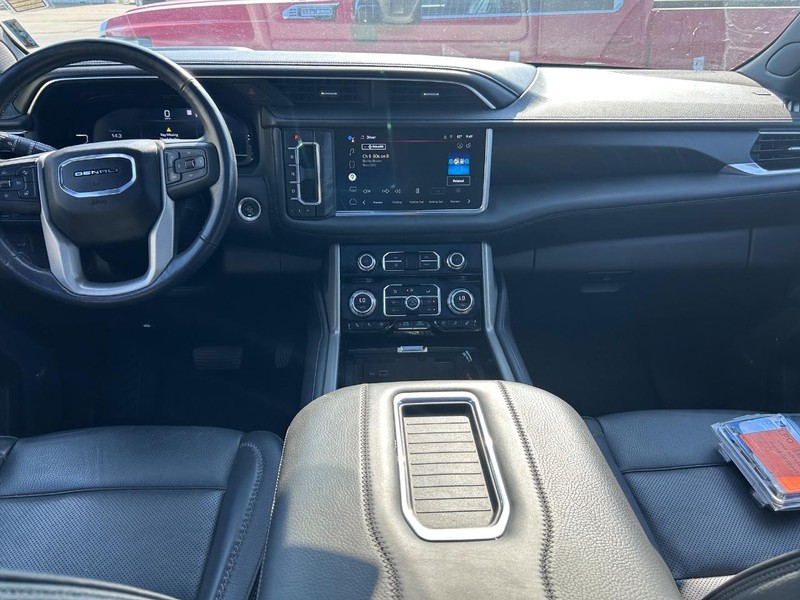 GMC Yukon Vehicle Full-screen Gallery Image 11