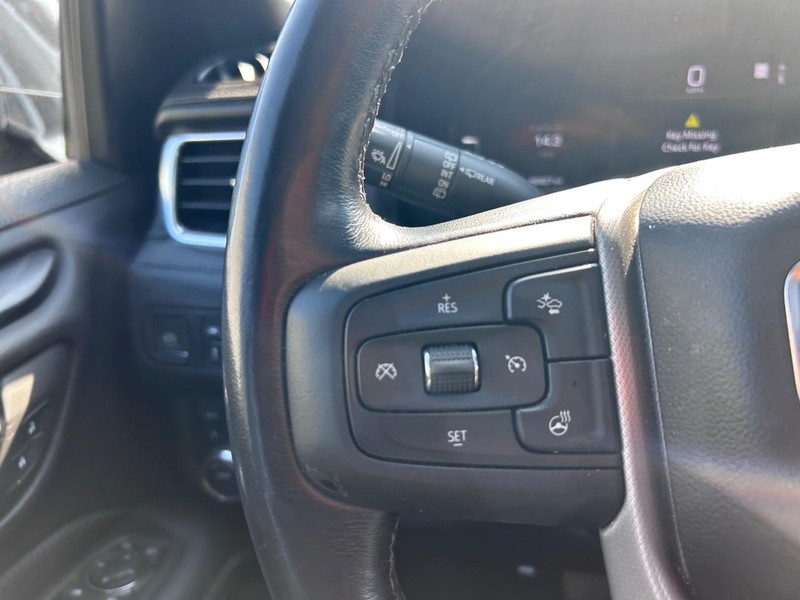 GMC Yukon Vehicle Full-screen Gallery Image 13