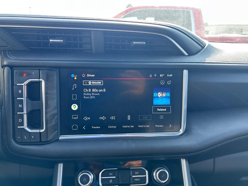 GMC Yukon Vehicle Full-screen Gallery Image 15