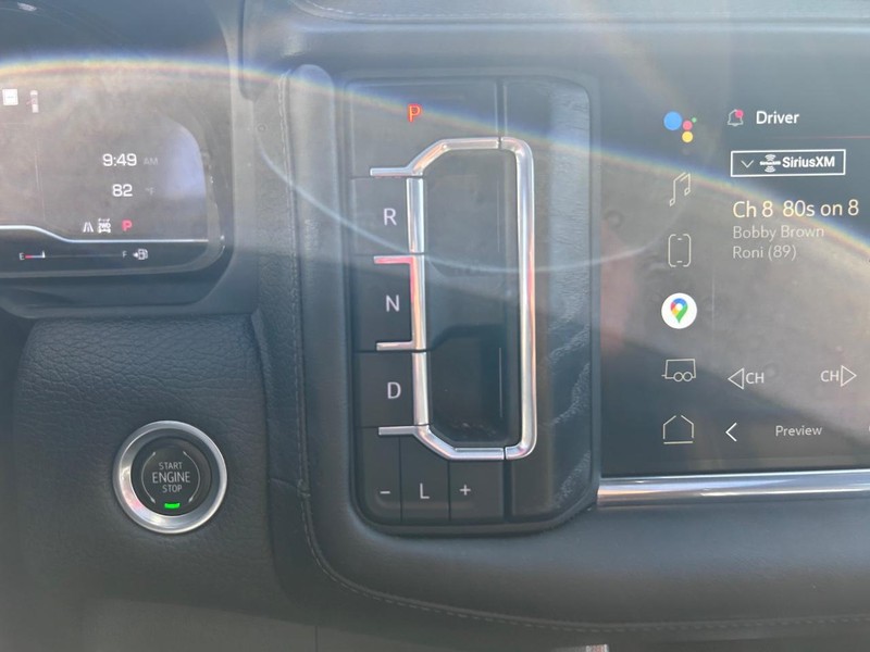 GMC Yukon Vehicle Full-screen Gallery Image 16