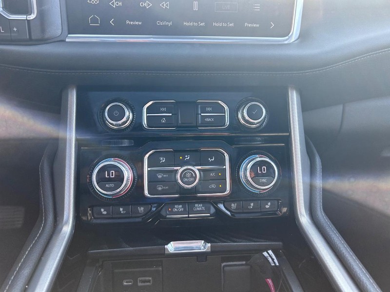 GMC Yukon Vehicle Full-screen Gallery Image 17