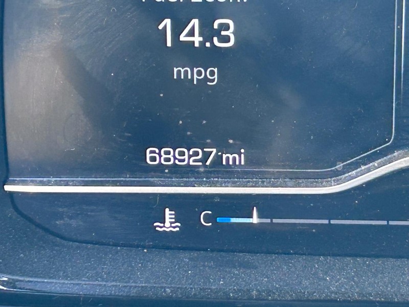 GMC Yukon Vehicle Full-screen Gallery Image 22