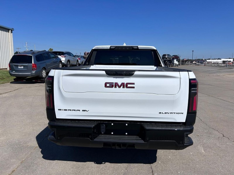 GMC Sierra EV Vehicle Full-screen Gallery Image 4