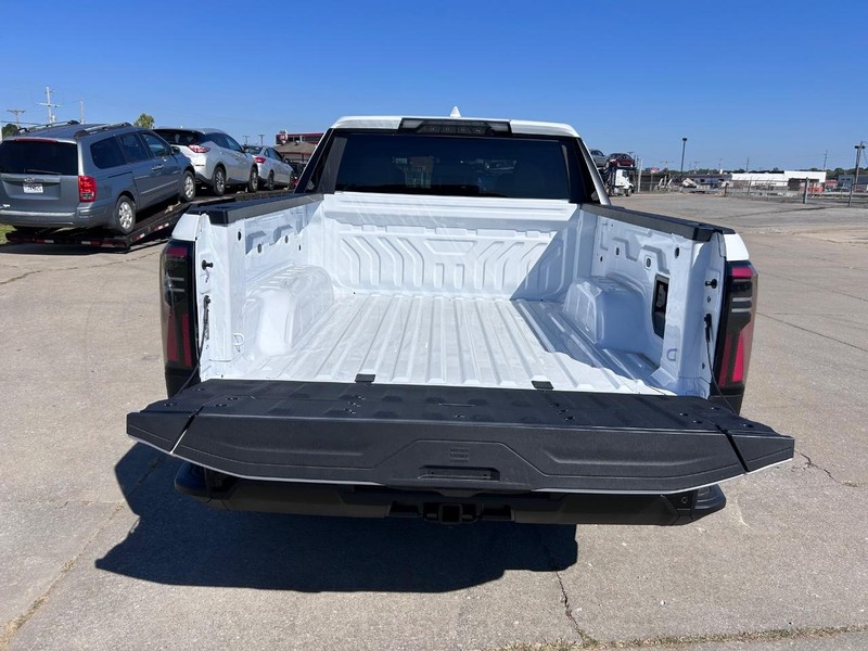 GMC Sierra EV Vehicle Full-screen Gallery Image 5